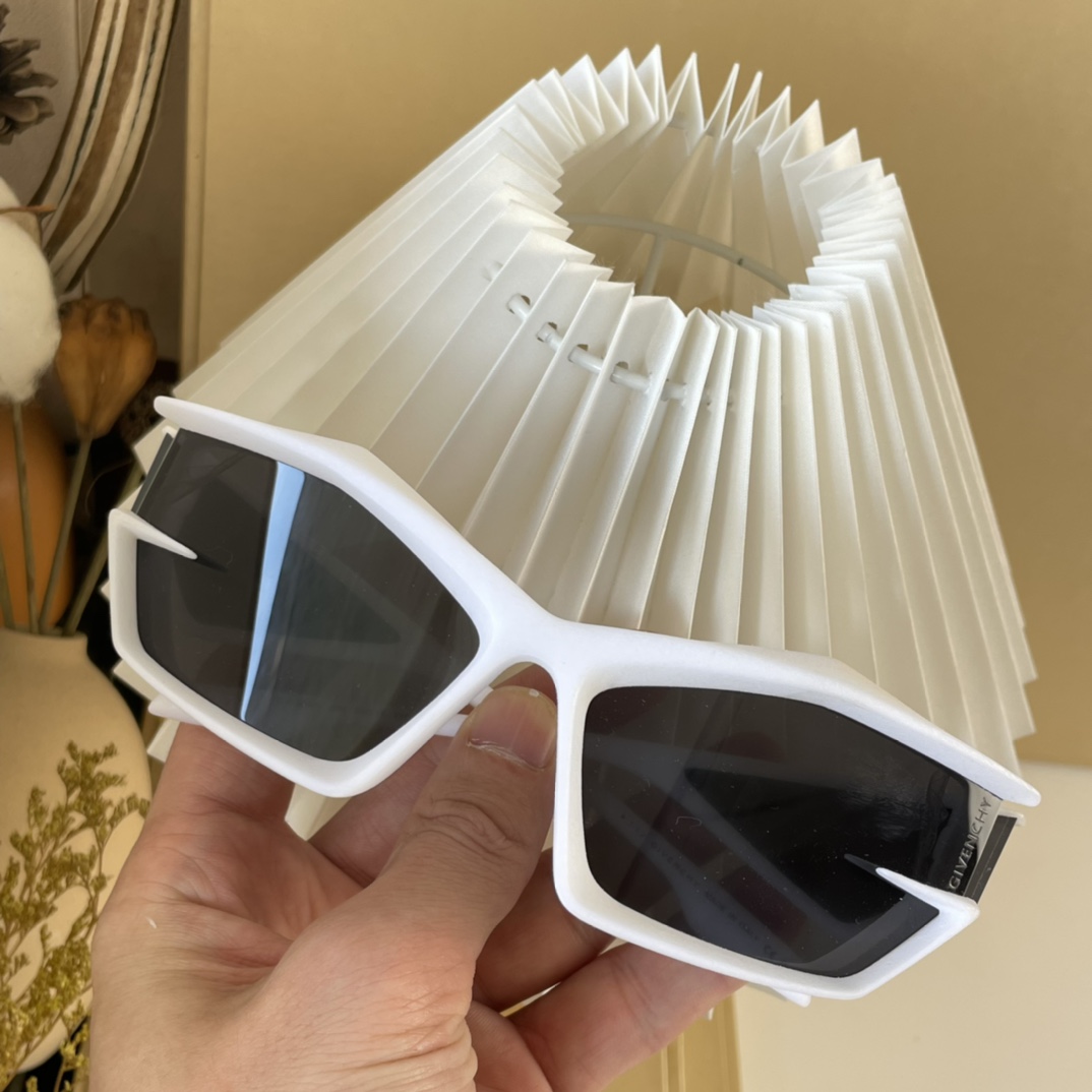 Givenchy Giv Cut sunglasses In Nylon       GV40049  - DopestKickz