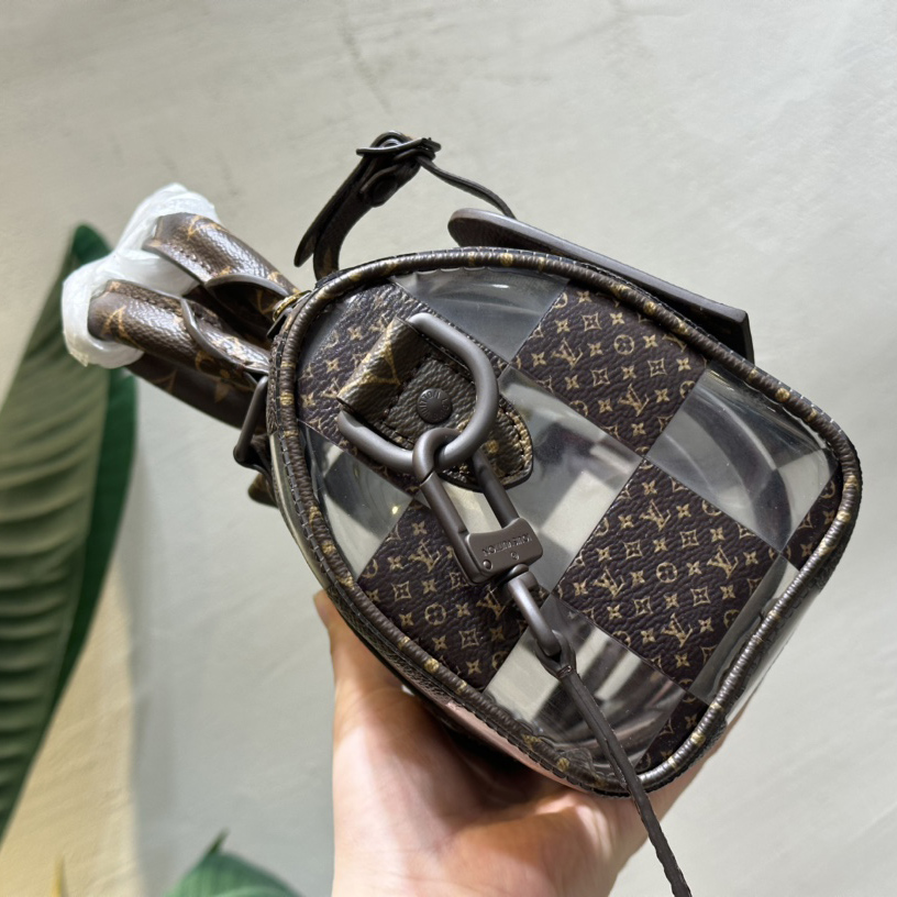 Louis Vuitton Keepall Bandoulière 25       M20872 - DopestKickz