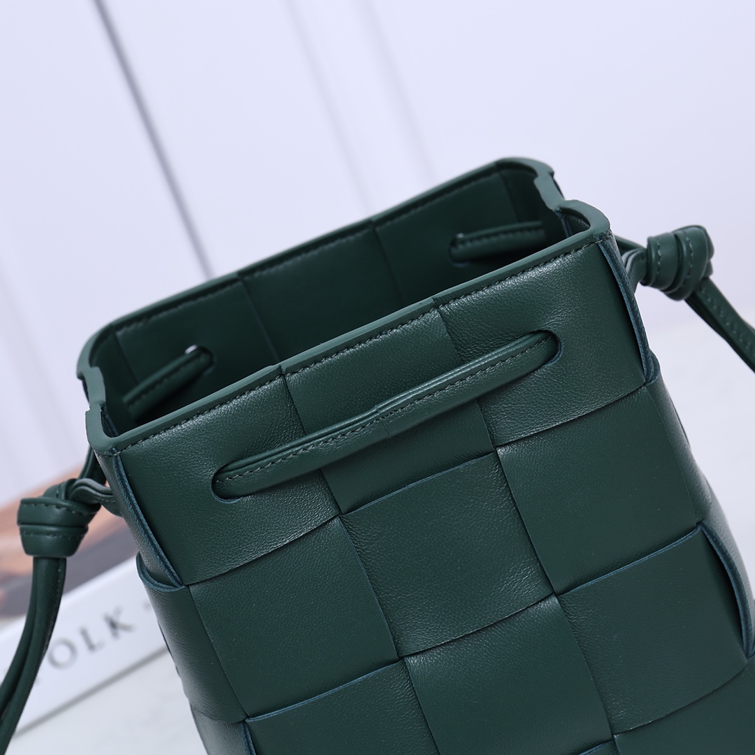 Bottega Veneta Small Cassette Bucket Bag - DopestKickz