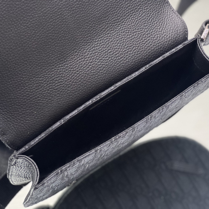 Dior Saddle Pouch - DopestKickz