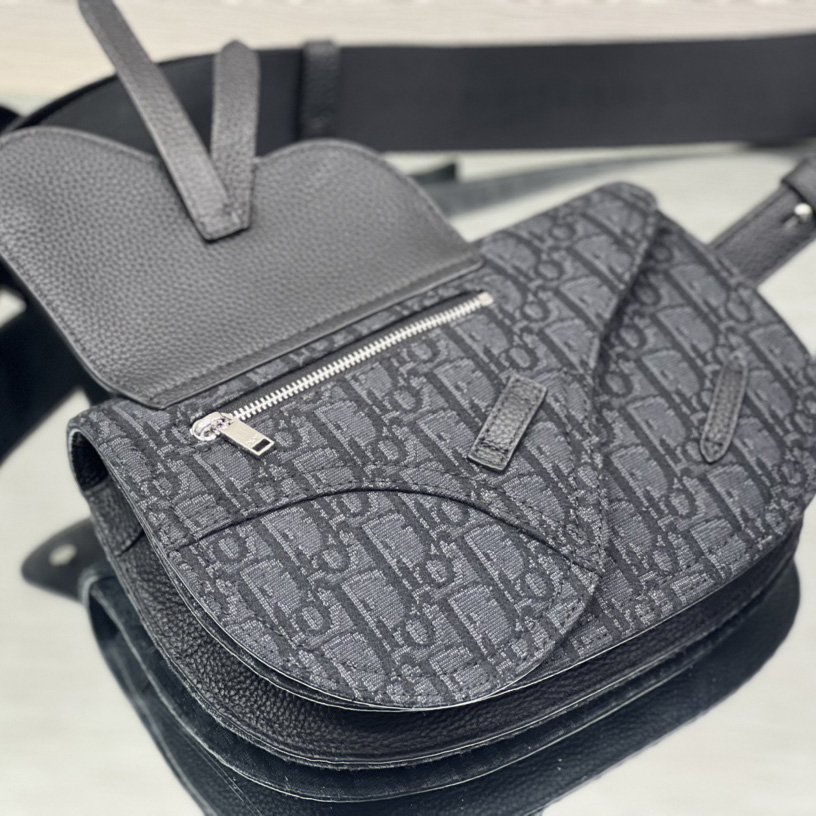 Dior Saddle Pouch - DopestKickz