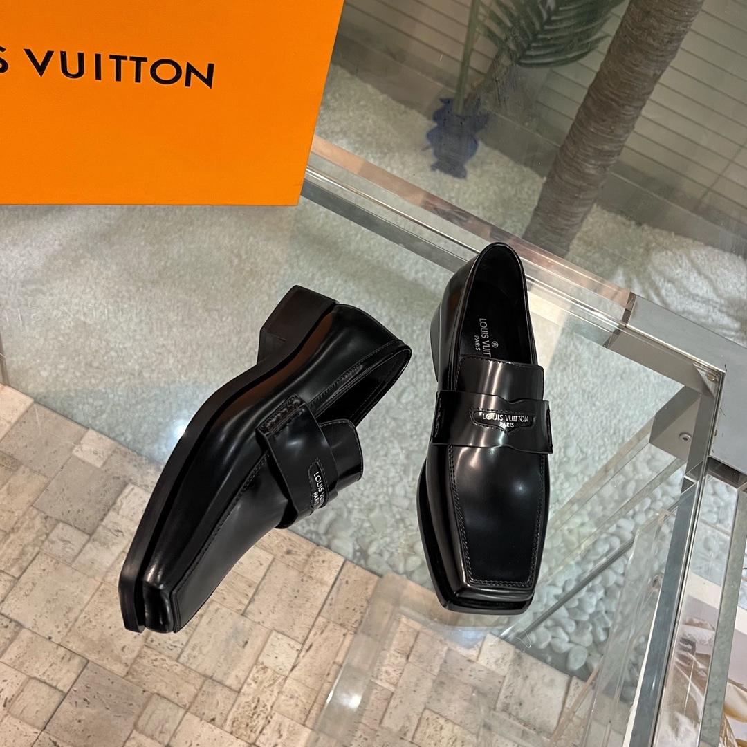 Louis Vuitton Connelly Flat Loafer      1AAOKF - DopestKickz