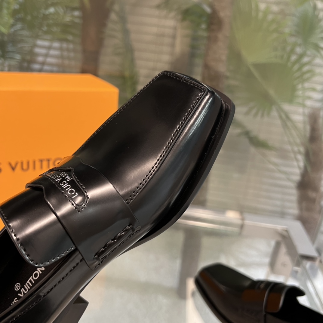 Louis Vuitton Connelly Flat Loafer      1AAOKF - DopestKickz