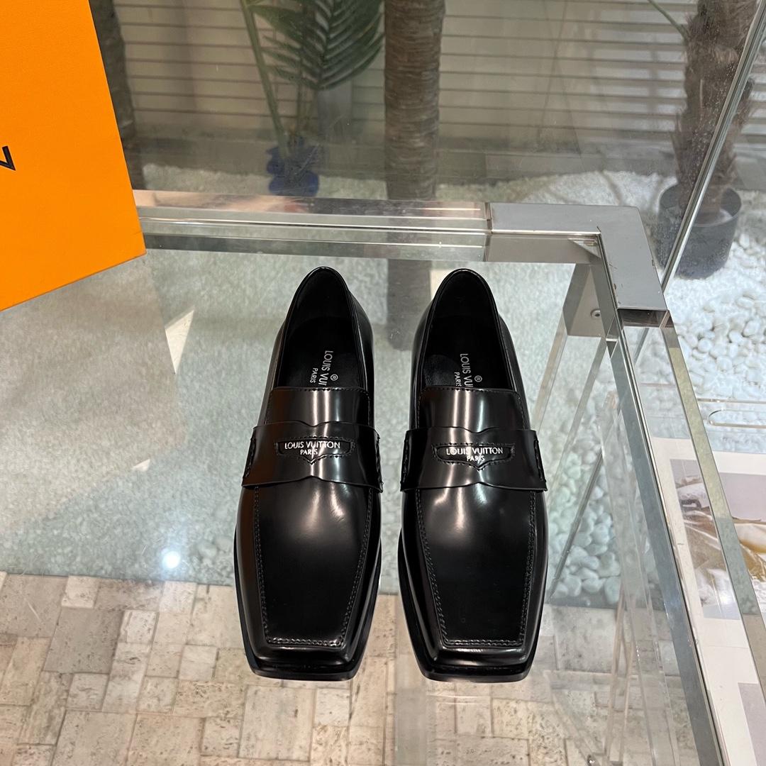Louis Vuitton Connelly Flat Loafer      1AAOKF - DopestKickz