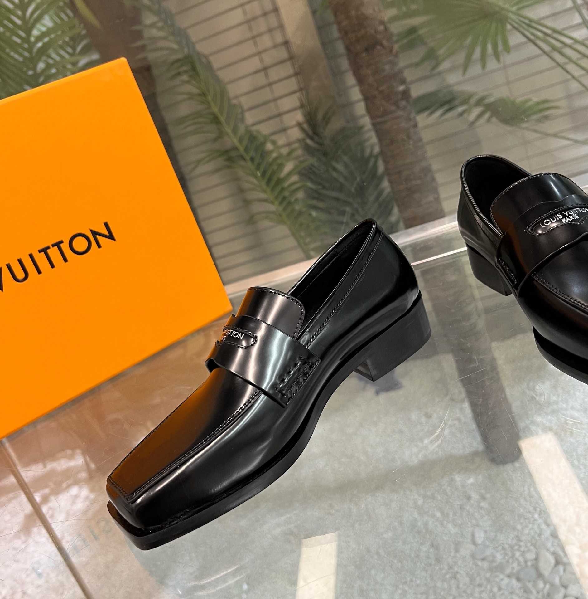 Louis Vuitton Connelly Flat Loafer      1AAOKF - DopestKickz