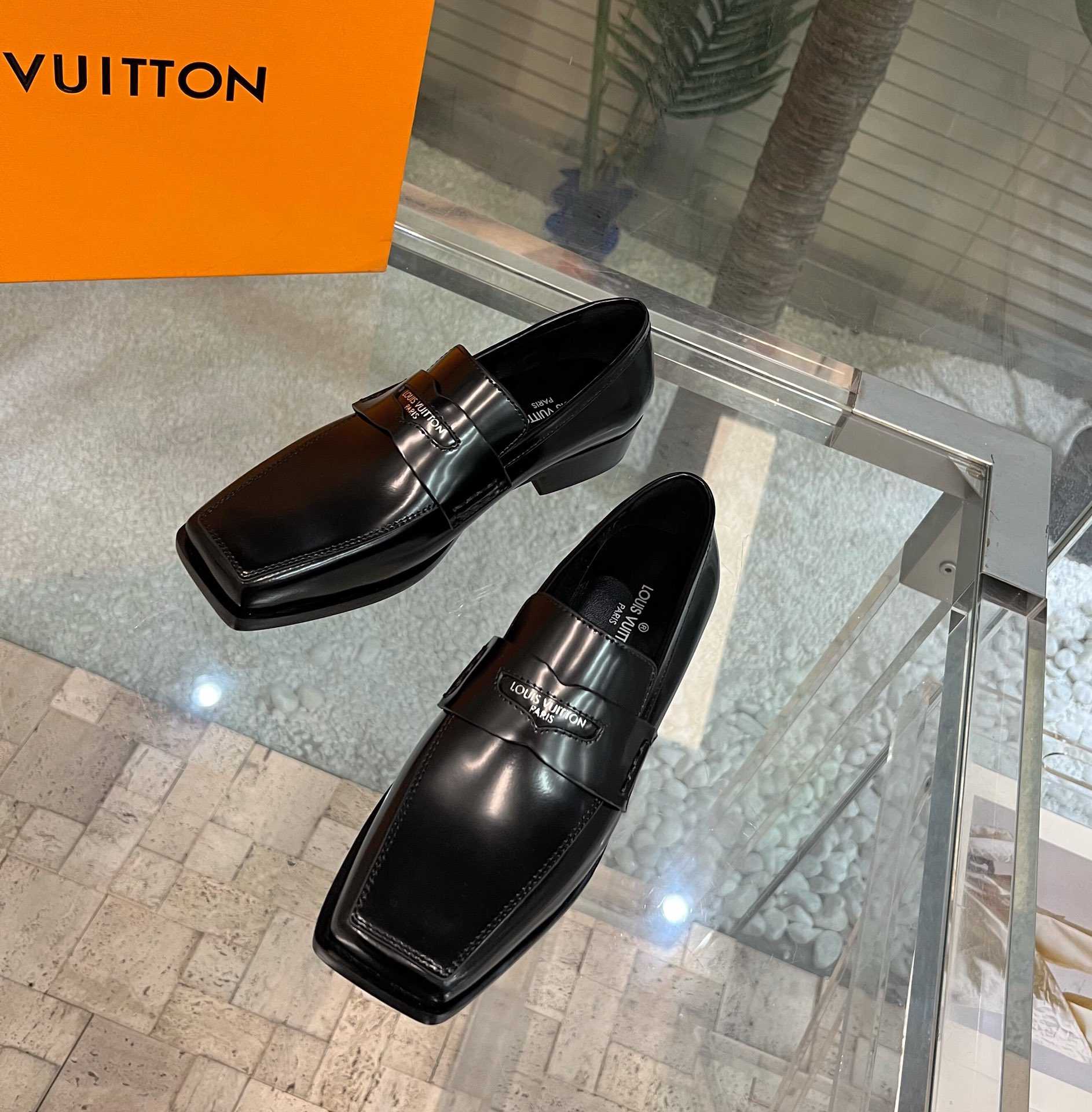 Louis Vuitton Connelly Flat Loafer      1AAOKF - DopestKickz