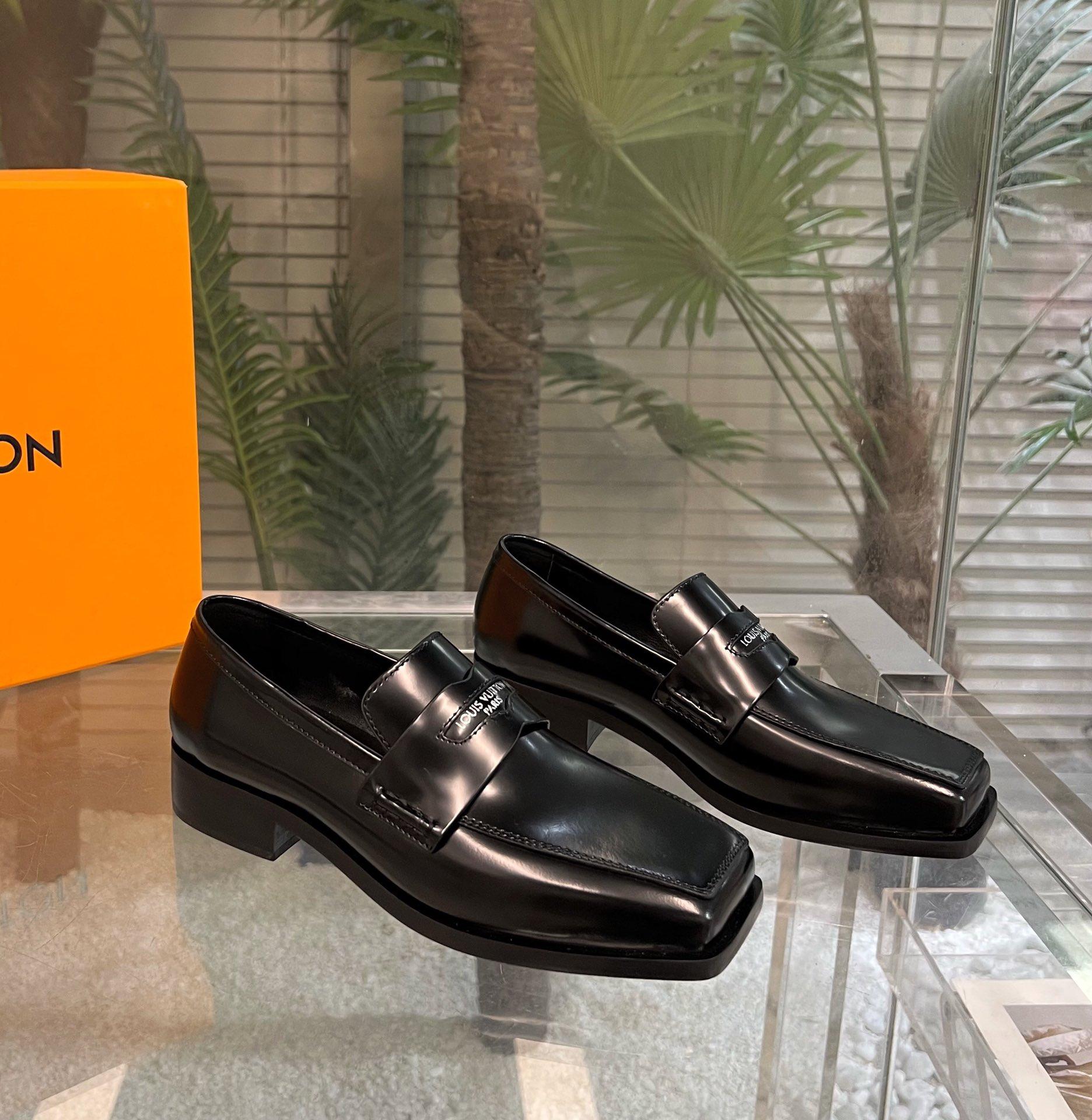 Louis Vuitton Connelly Flat Loafer      1AAOKF - DopestKickz