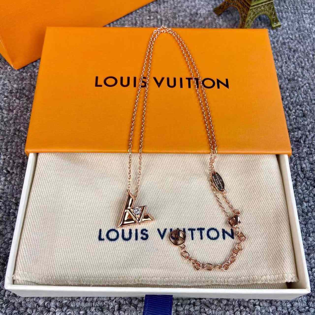 Louis Vuitton LV Volt One Small Pendant, Pink Gold And Diamond     Q93813 - DopestKickz
