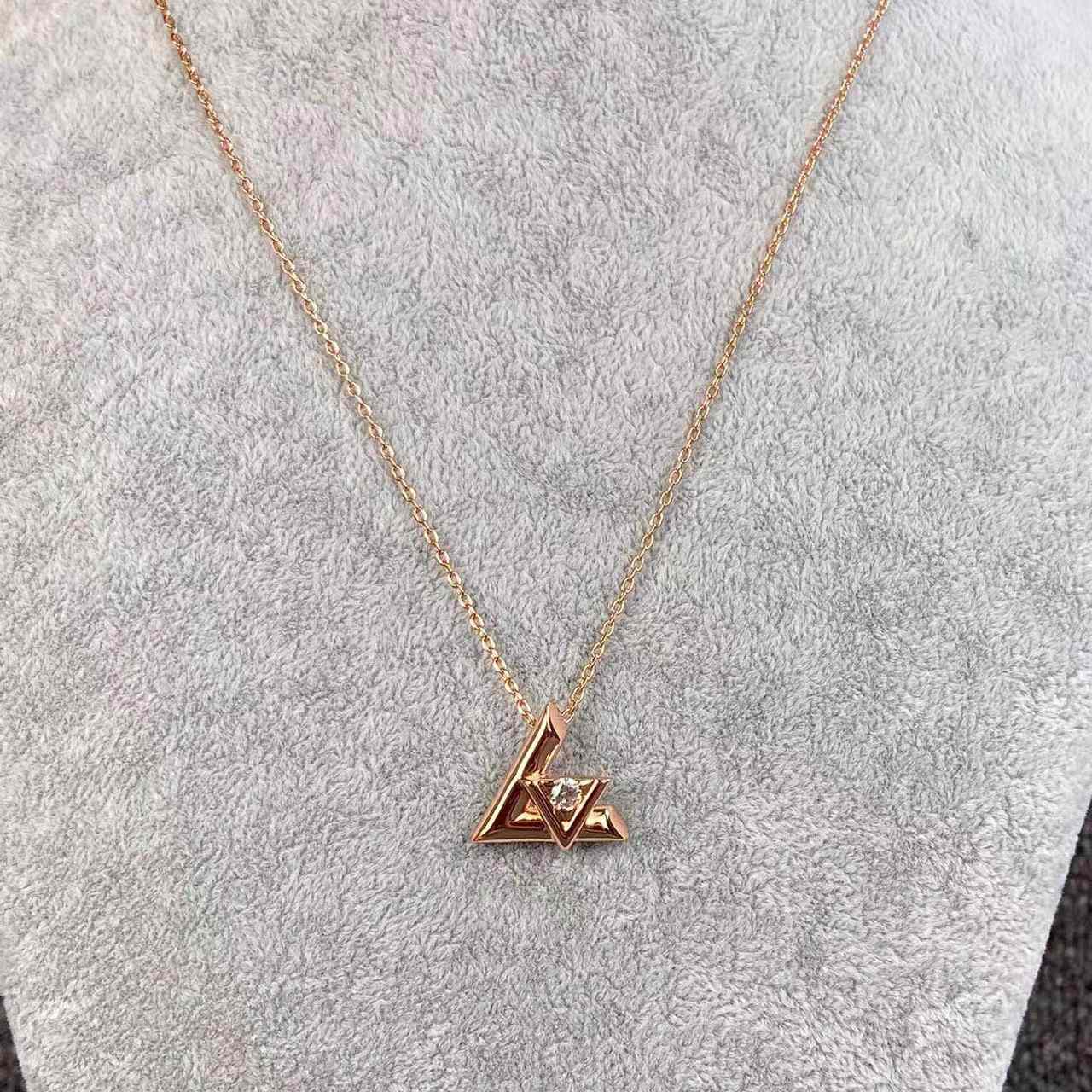 Louis Vuitton LV Volt One Small Pendant, Pink Gold And Diamond     Q93813 - DopestKickz