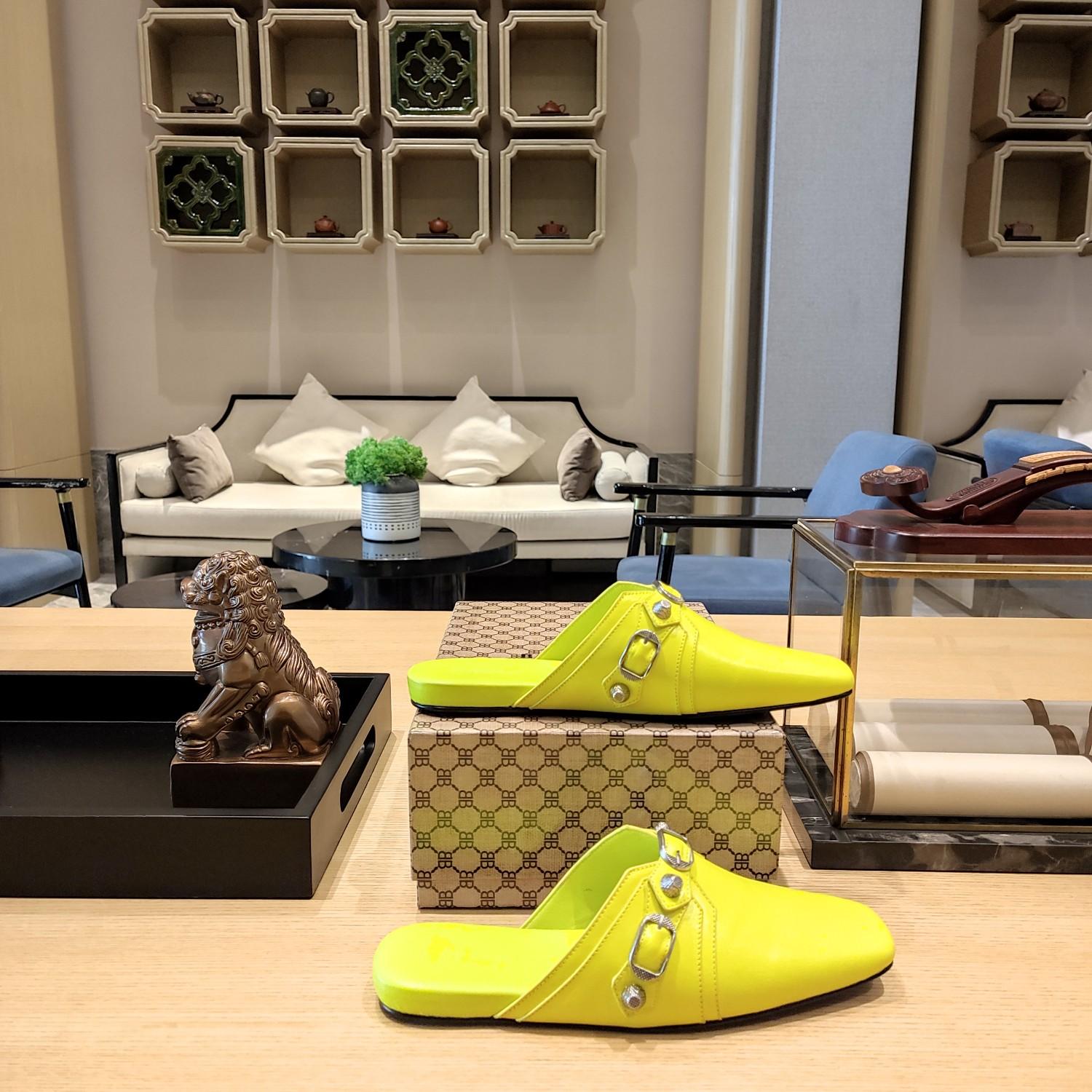 Balenciaga Women's Cosy Cagole Mule  - DopestKickz