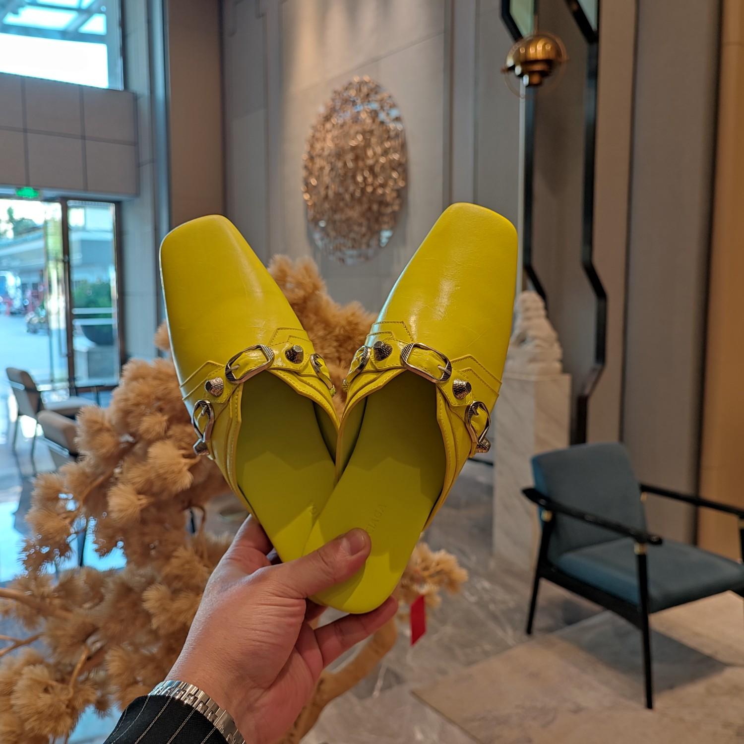 Balenciaga Women's Cosy Cagole Mule  - DopestKickz