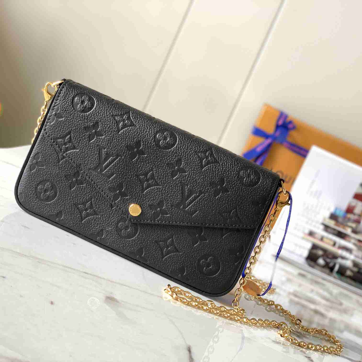 Louis Vuitton Félicie Pochette (21 x 12 x 3cm)   M64064 - DopestKickz