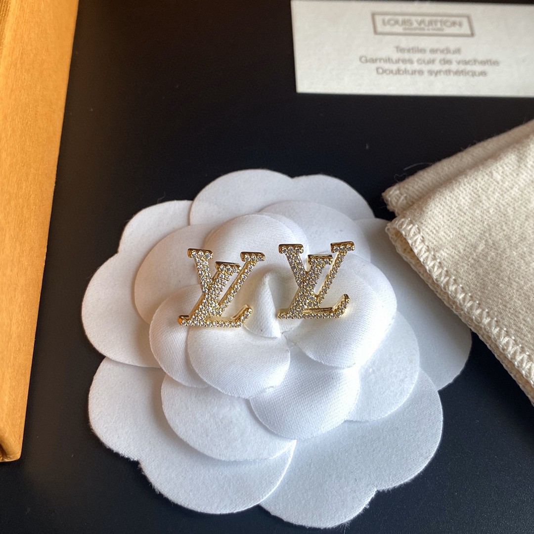 Louis Vuitton Earrings - DopestKickz