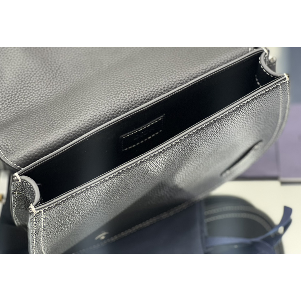 Dior Saddle Pouch - DopestKickz
