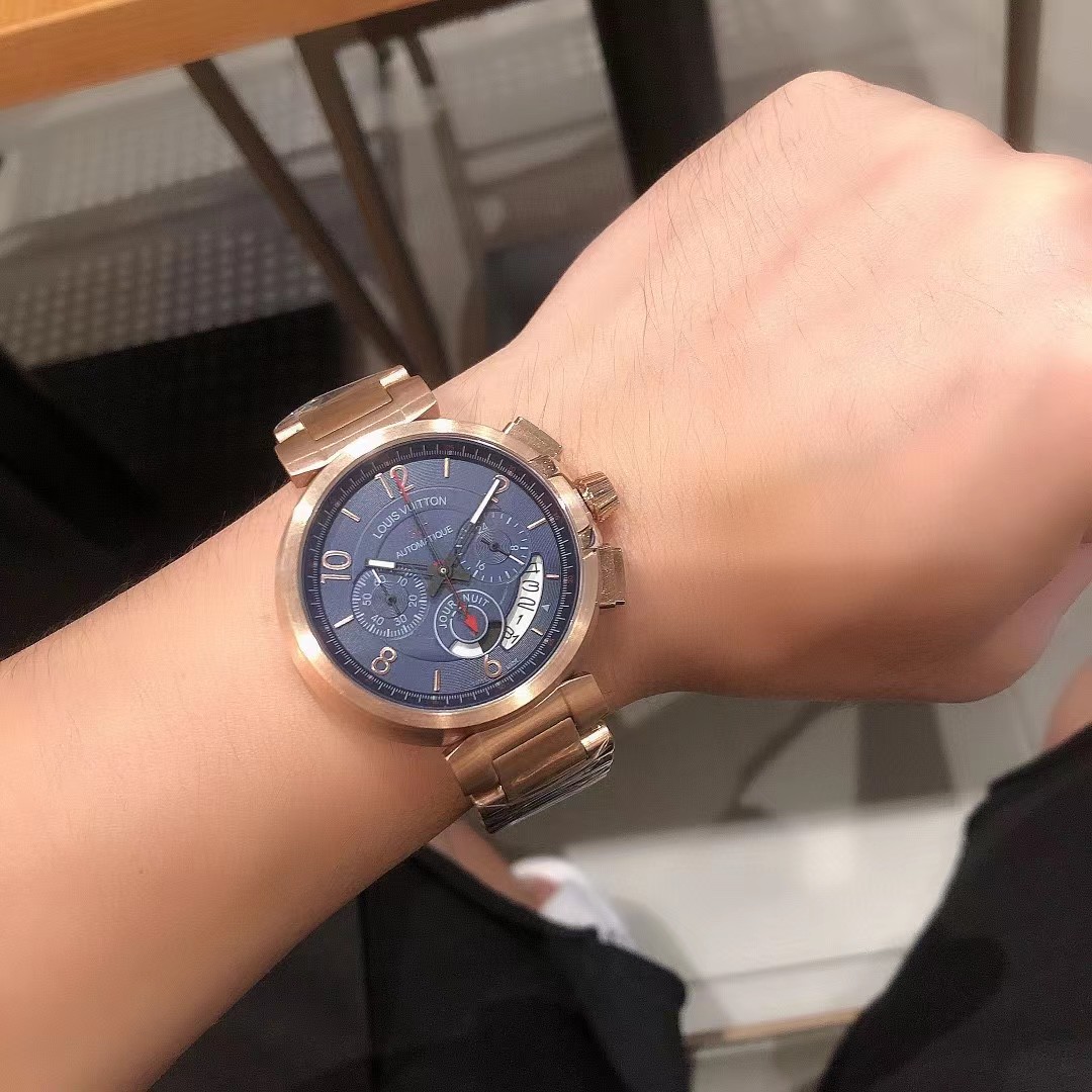 Louis Vuitton Watch - DopestKickz