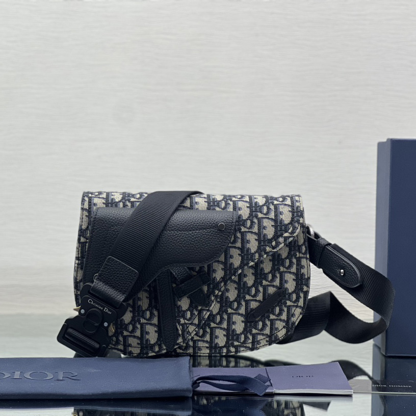 Dior Saddle Pouch - DopestKickz