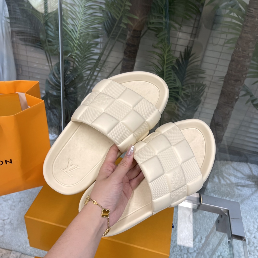Louis Vuitton Waterfront Mules   1AAR9U - DopestKickz