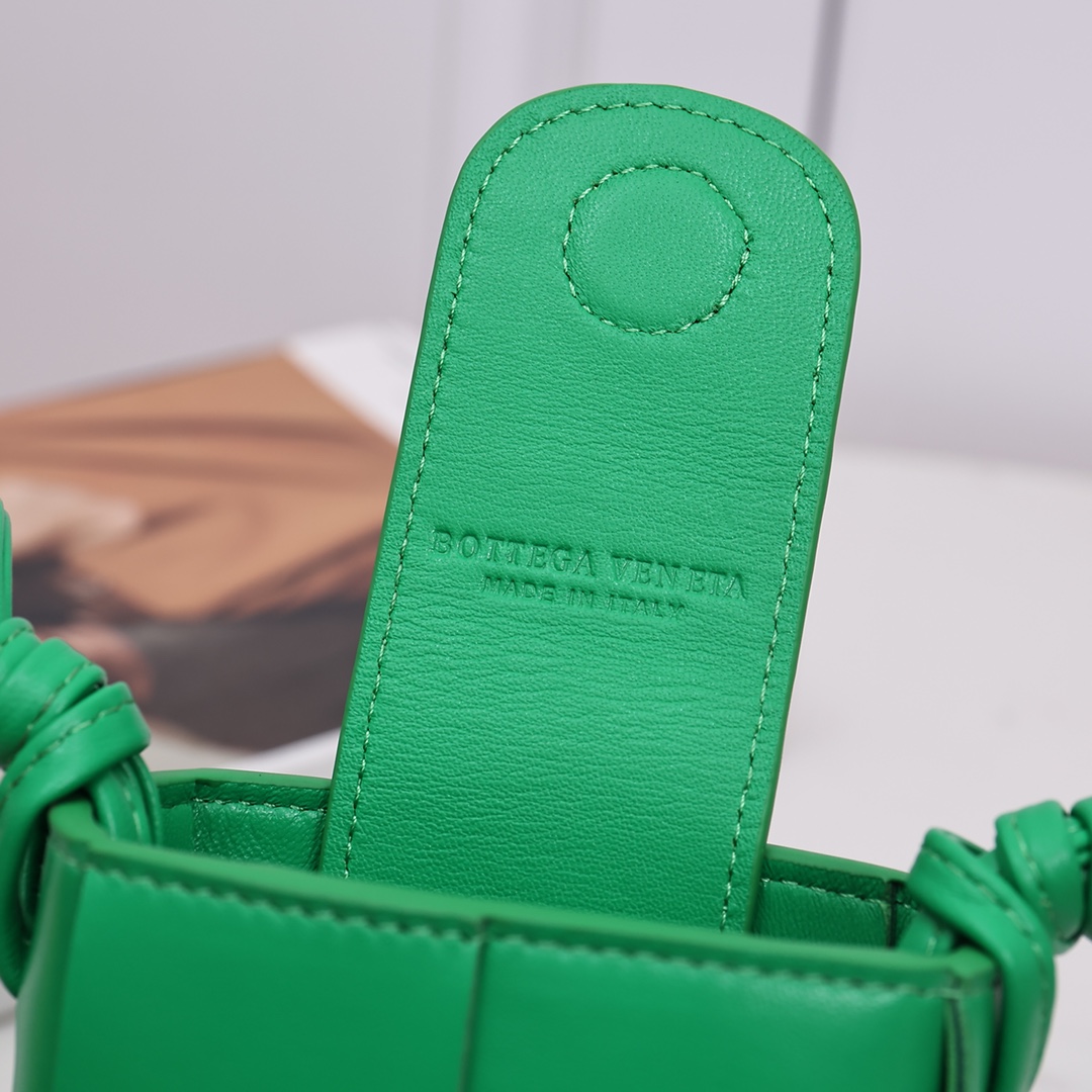 Bottega Veneta Phone Pouch - DopestKickz