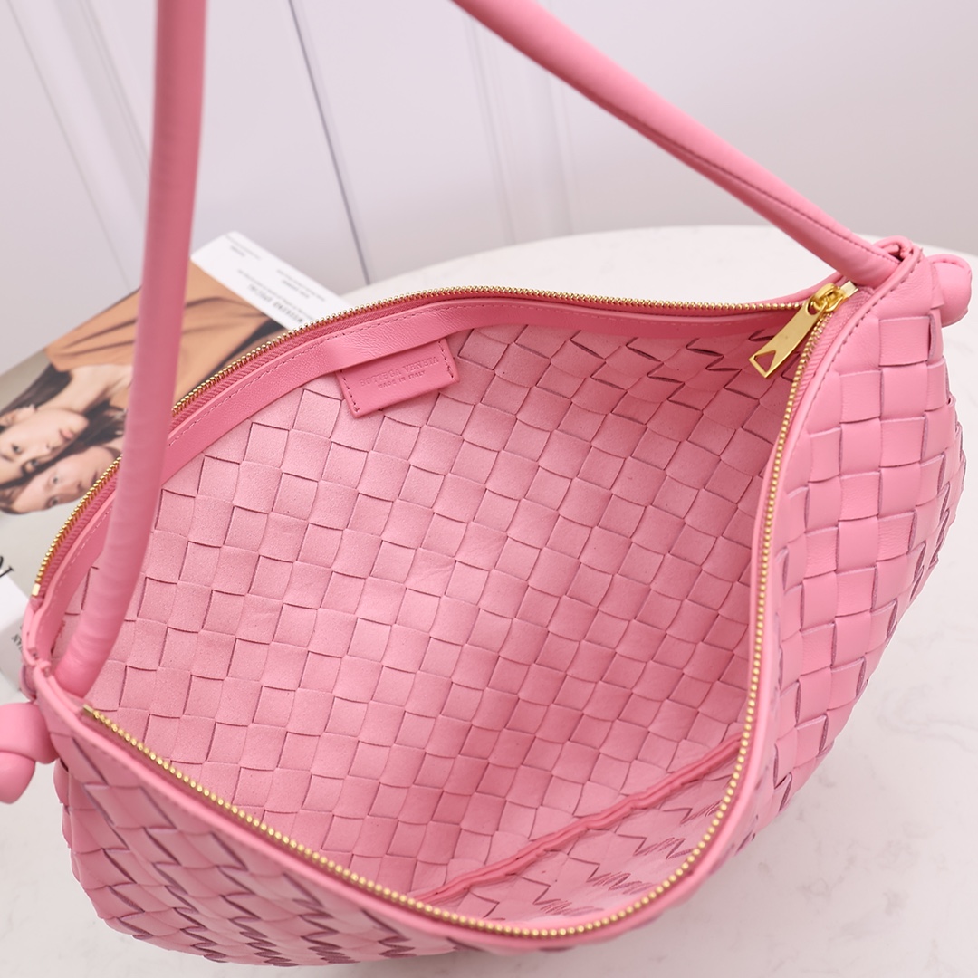 Bottega Veneta Medium Turn Pouch - DopestKickz