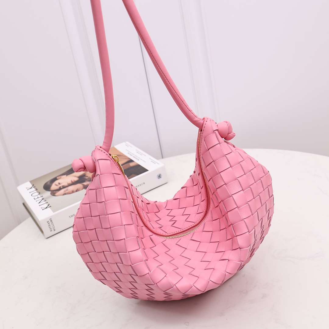 Bottega Veneta Medium Turn Pouch - DopestKickz