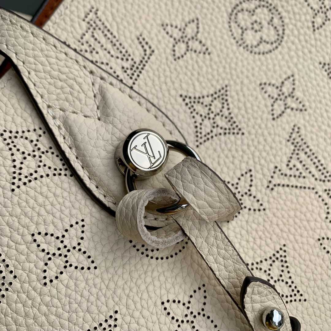 Louis Vuitton Blossom PM   M21909 - DopestKickz