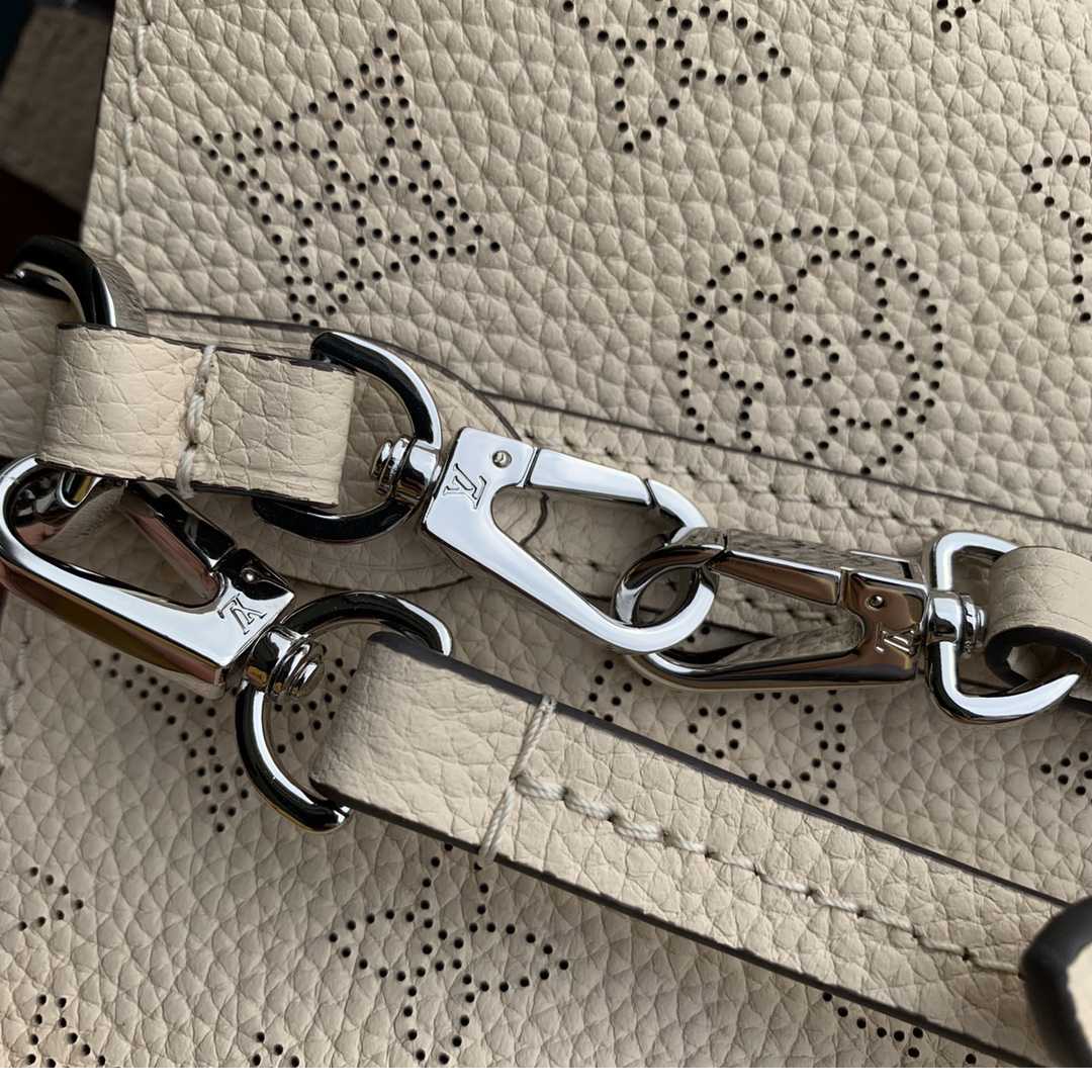 Louis Vuitton Blossom PM   M21909 - DopestKickz