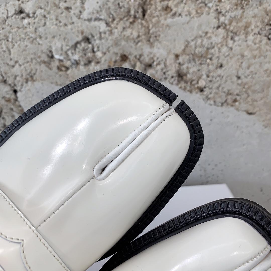 Maison Margiela Tabi Loafers - DopestKickz