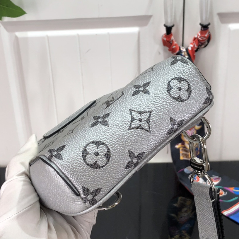 Louis Vuitton Outdoor Slingbag  (13-21-5cm)   M30833 - DopestKickz