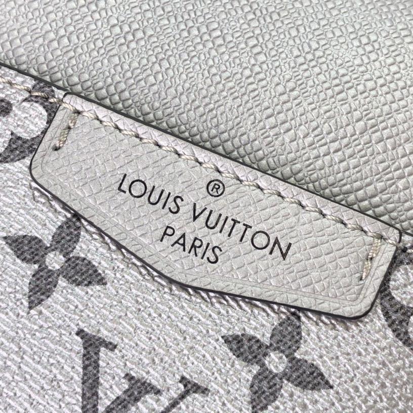 Louis Vuitton Outdoor Slingbag  (13-21-5cm)   M30833 - DopestKickz