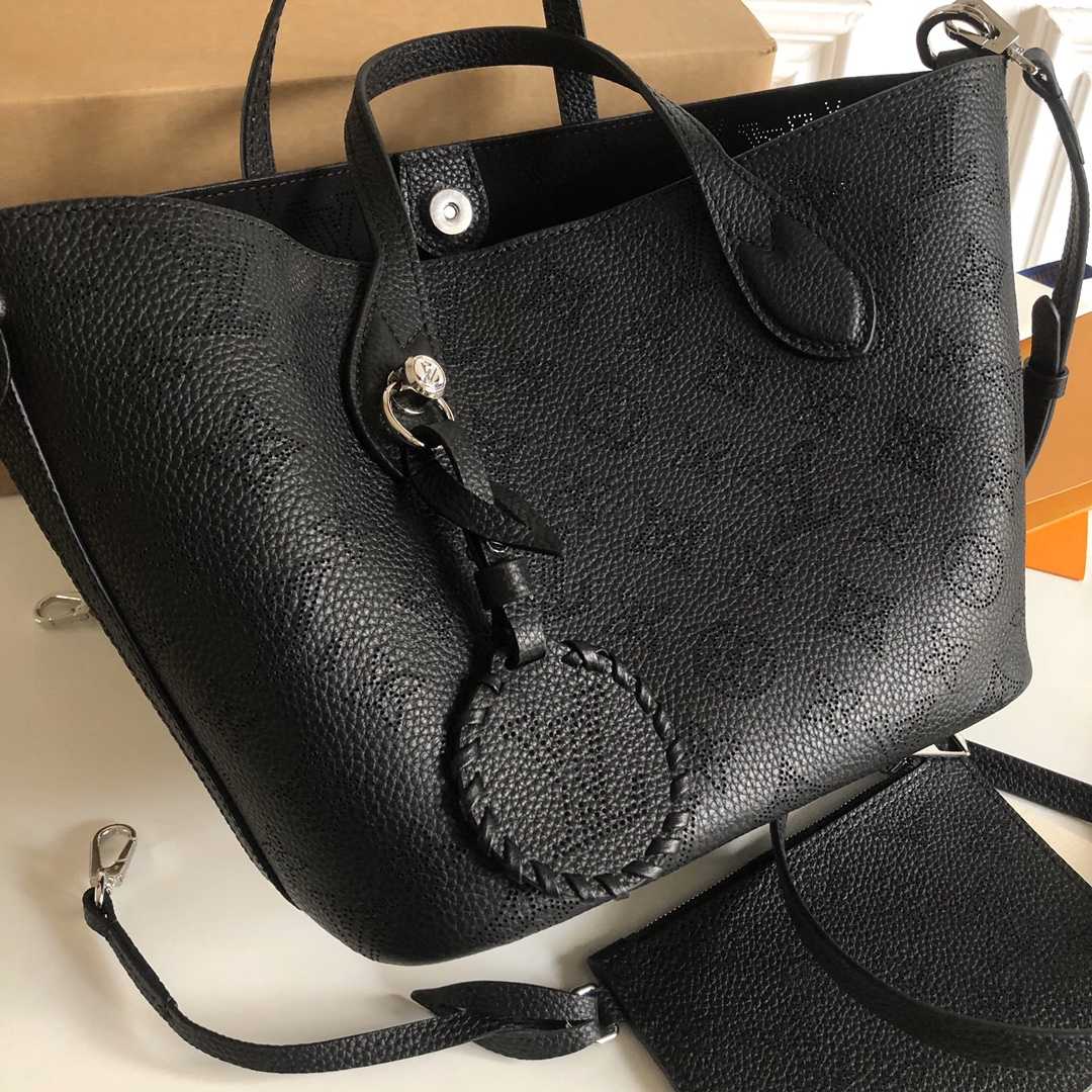 Louis Vuitton Blossom PM   M21848 - DopestKickz