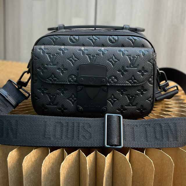 Louis VuittonS Lock Messenger   (22 x 18 x 8cm)   M58489 - DopestKickz