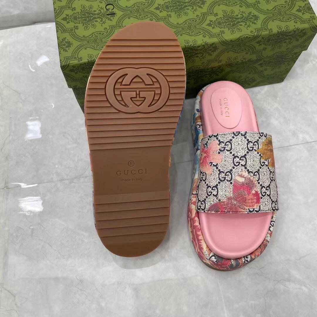Gucci Online Exclusive Women's Flora Sandal - DopestKickz