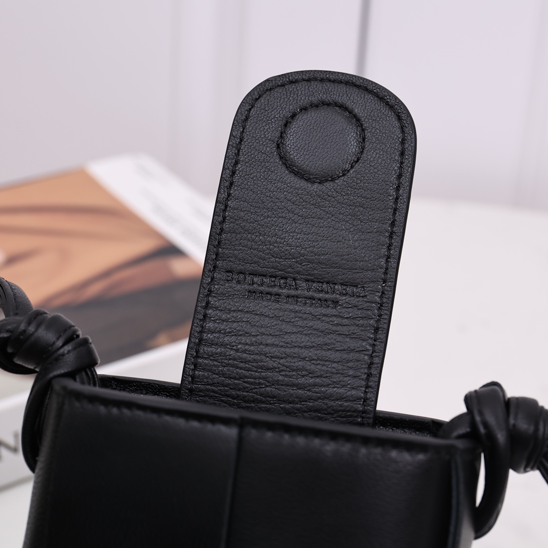 Bottega Veneta Phone Pouch - DopestKickz