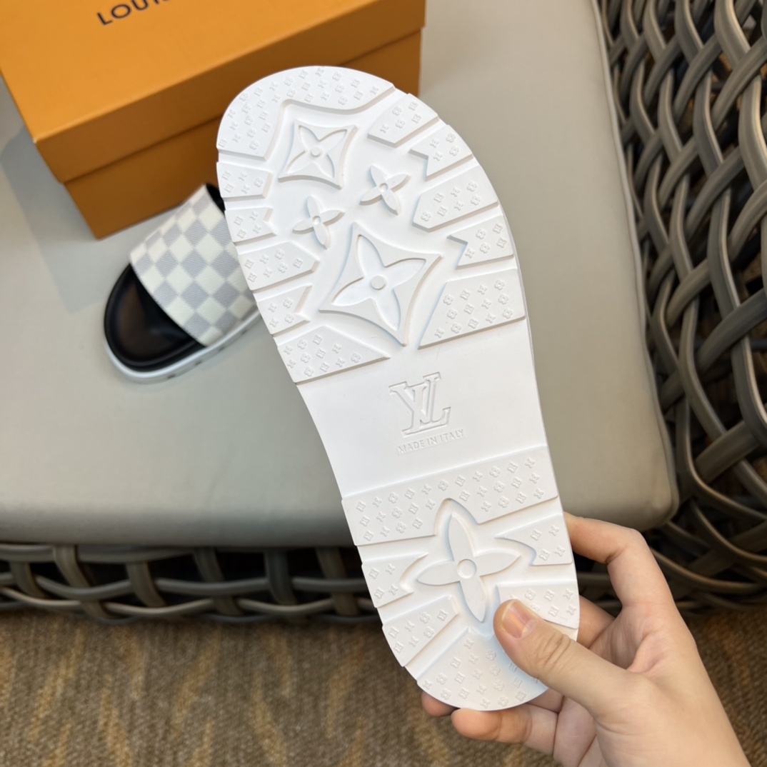 Louis Vuitton Sandals - DopestKickz