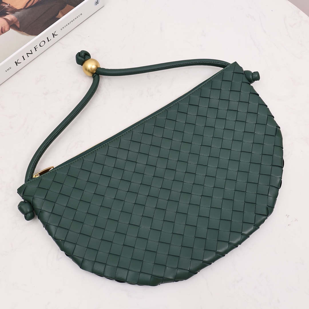Bottega Veneta Medium Turn Pouch - DopestKickz