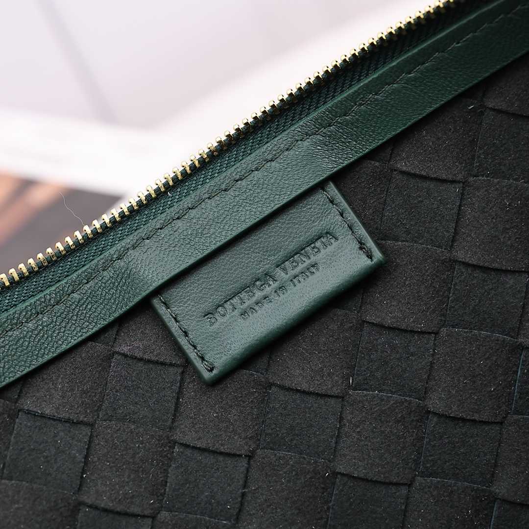 Bottega Veneta Medium Turn Pouch - DopestKickz