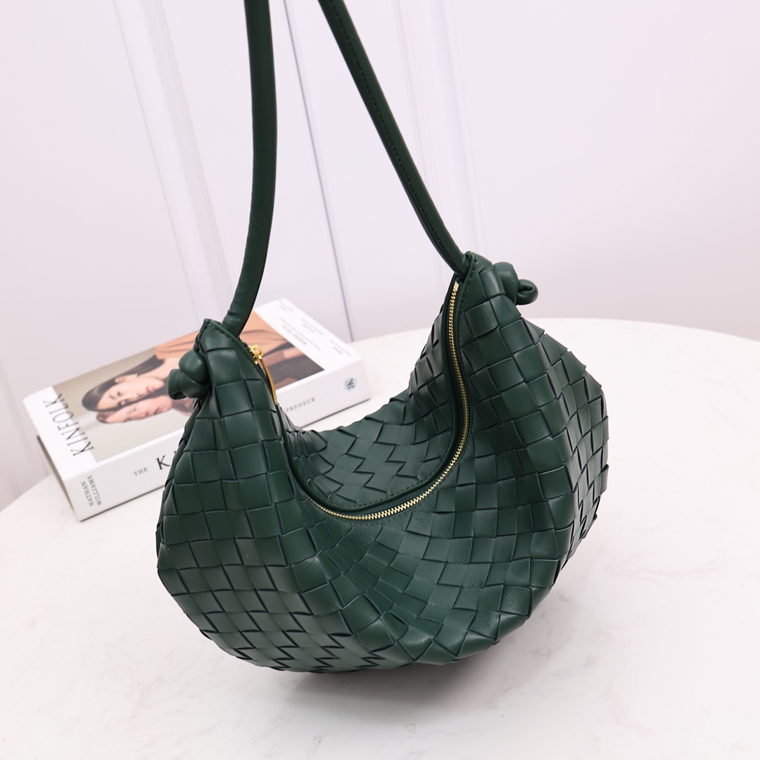Bottega Veneta Medium Turn Pouch - DopestKickz