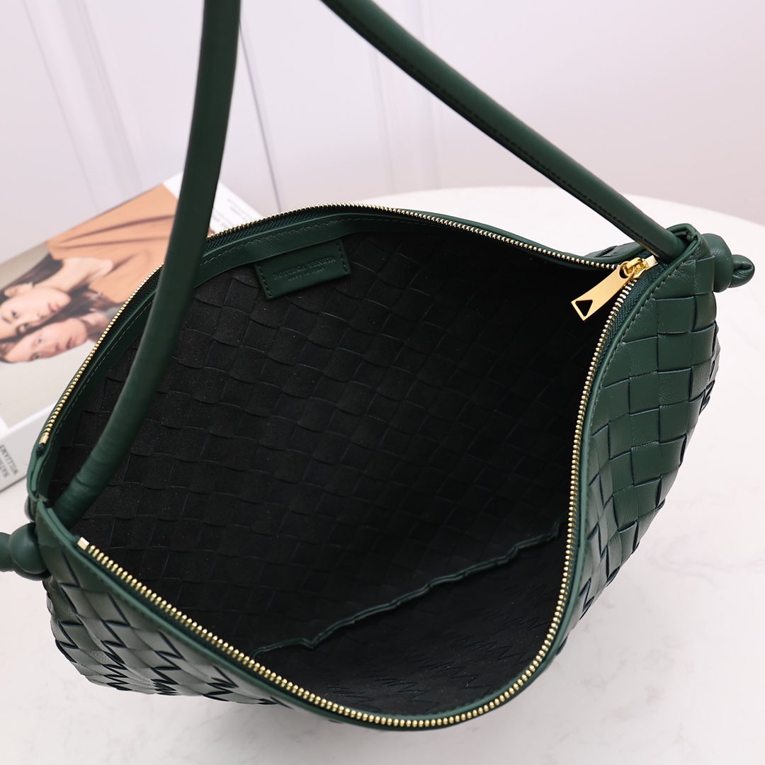Bottega Veneta Medium Turn Pouch - DopestKickz