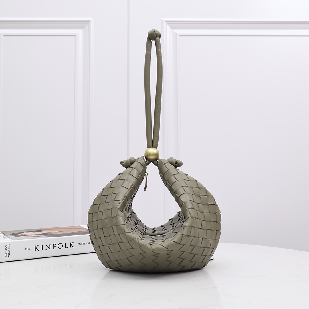 Bottega Veneta Medium Turn Pouch - DopestKickz