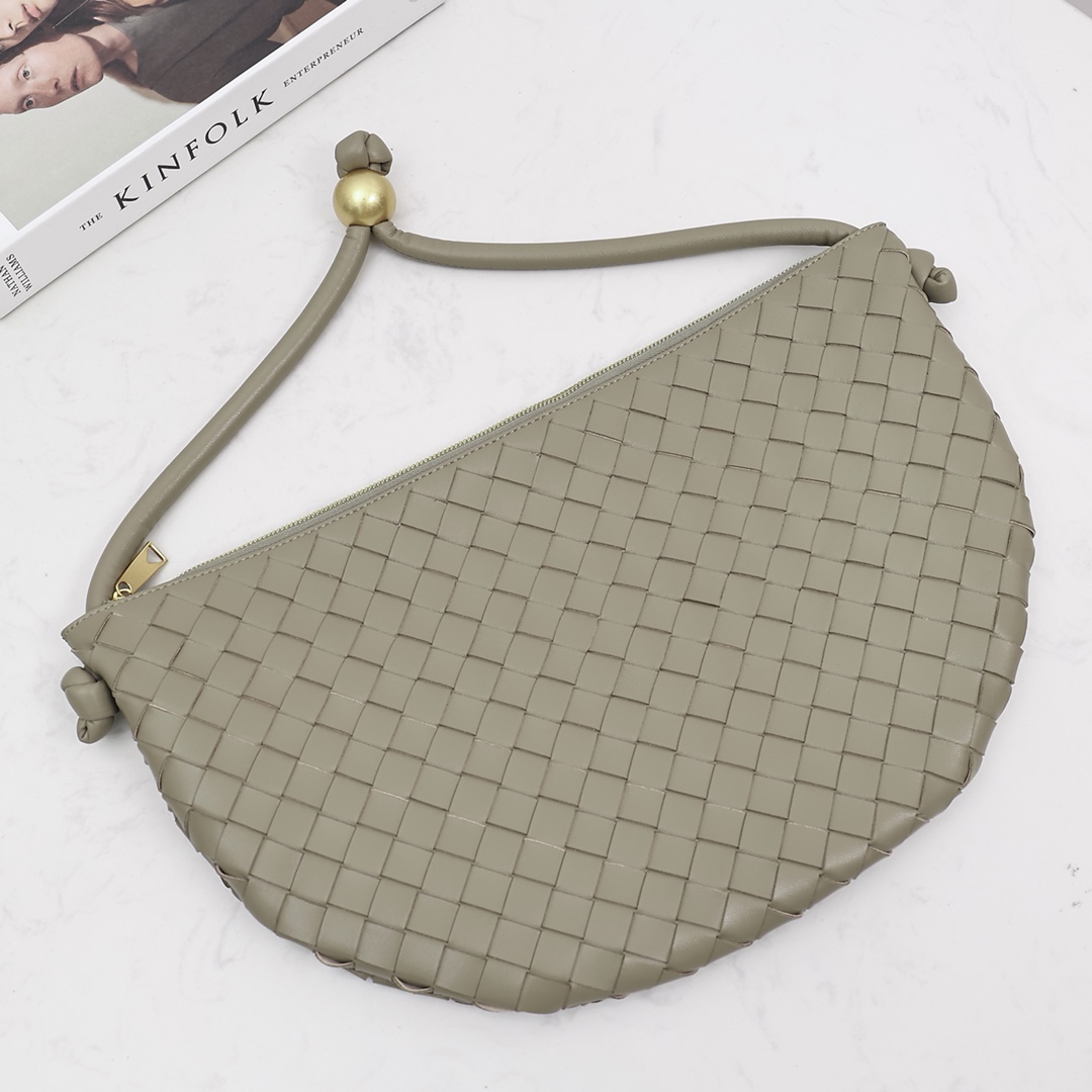 Bottega Veneta Medium Turn Pouch - DopestKickz