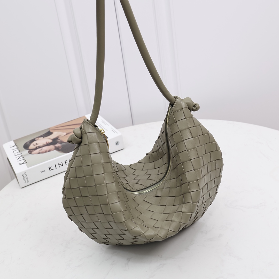 Bottega Veneta Medium Turn Pouch - DopestKickz