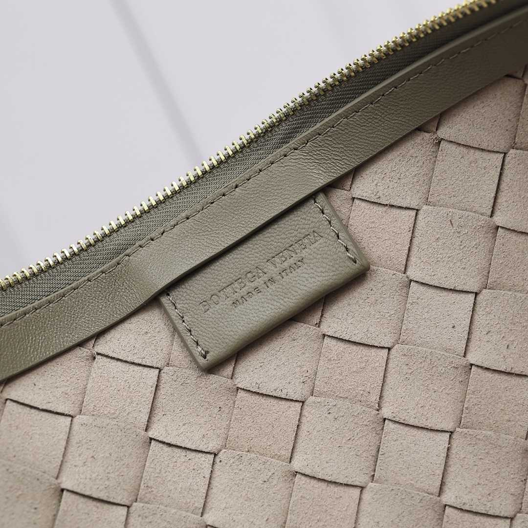 Bottega Veneta Medium Turn Pouch - DopestKickz