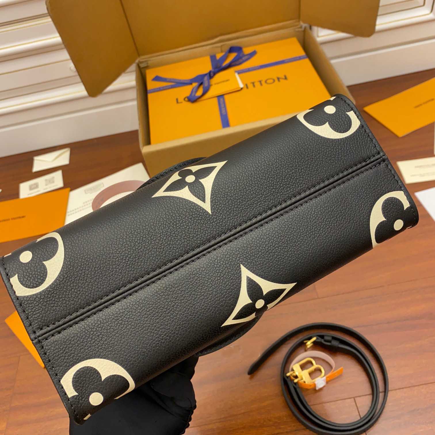 Louis Vuitton OnTheGo PM     M45659 - DopestKickz