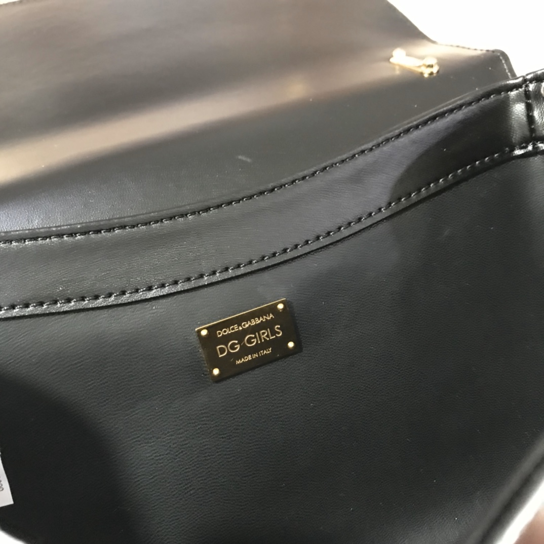 Dolce & Gabbana DG Girls Shoulder Bag In Nappa Color Black(21-4-15cm)  - DopestKickz