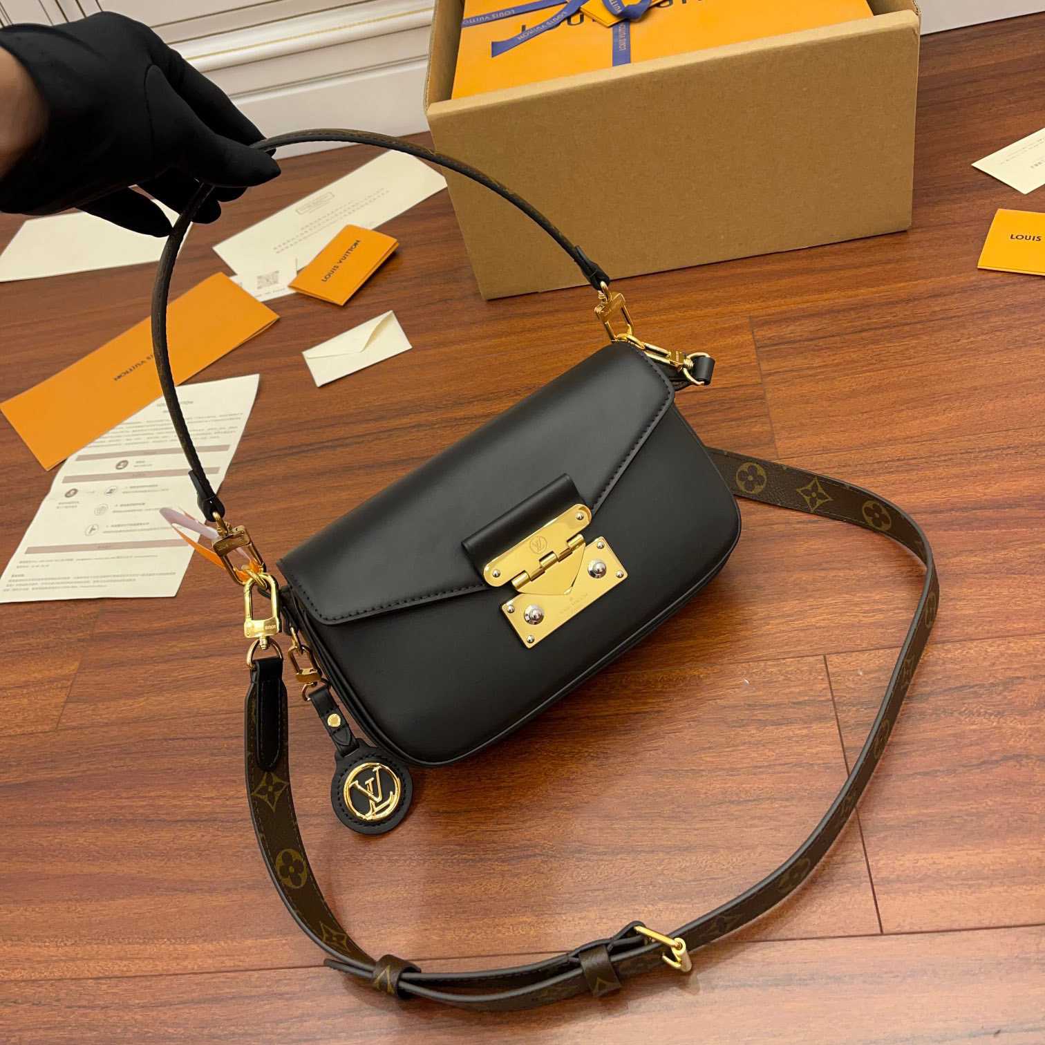 Louis Vuitton Swing Bag   M20393 - DopestKickz