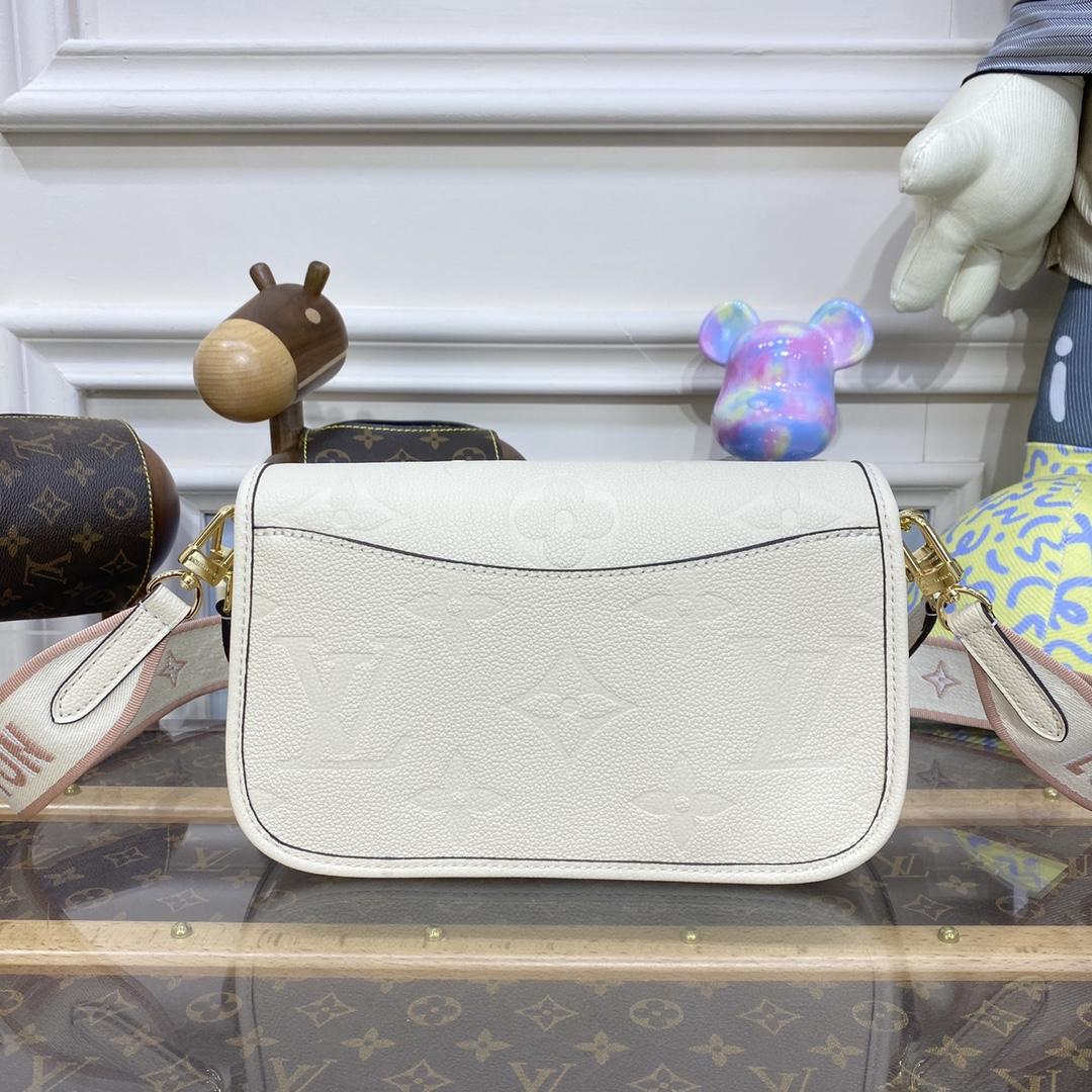 Louis Vuitton Diane (23 x 16 x 8.5cm)   M46388 - DopestKickz