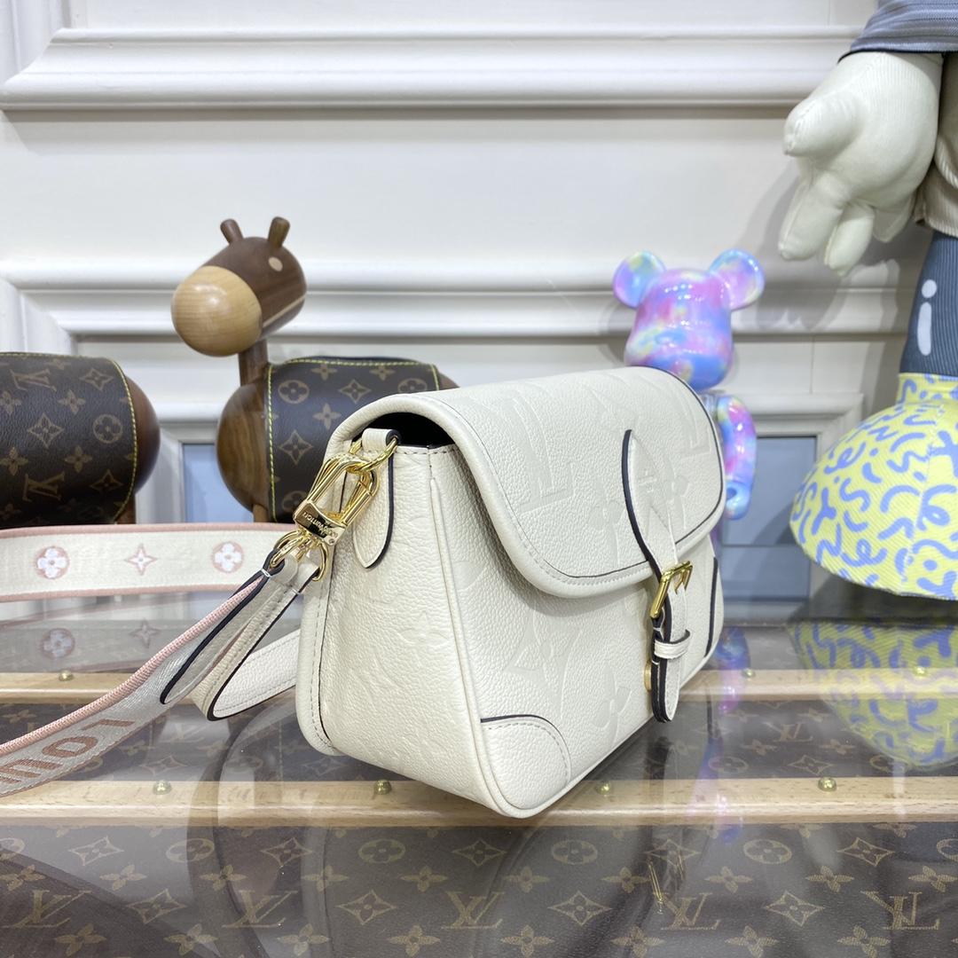 Louis Vuitton Diane (23 x 16 x 8.5cm)   M46388 - DopestKickz