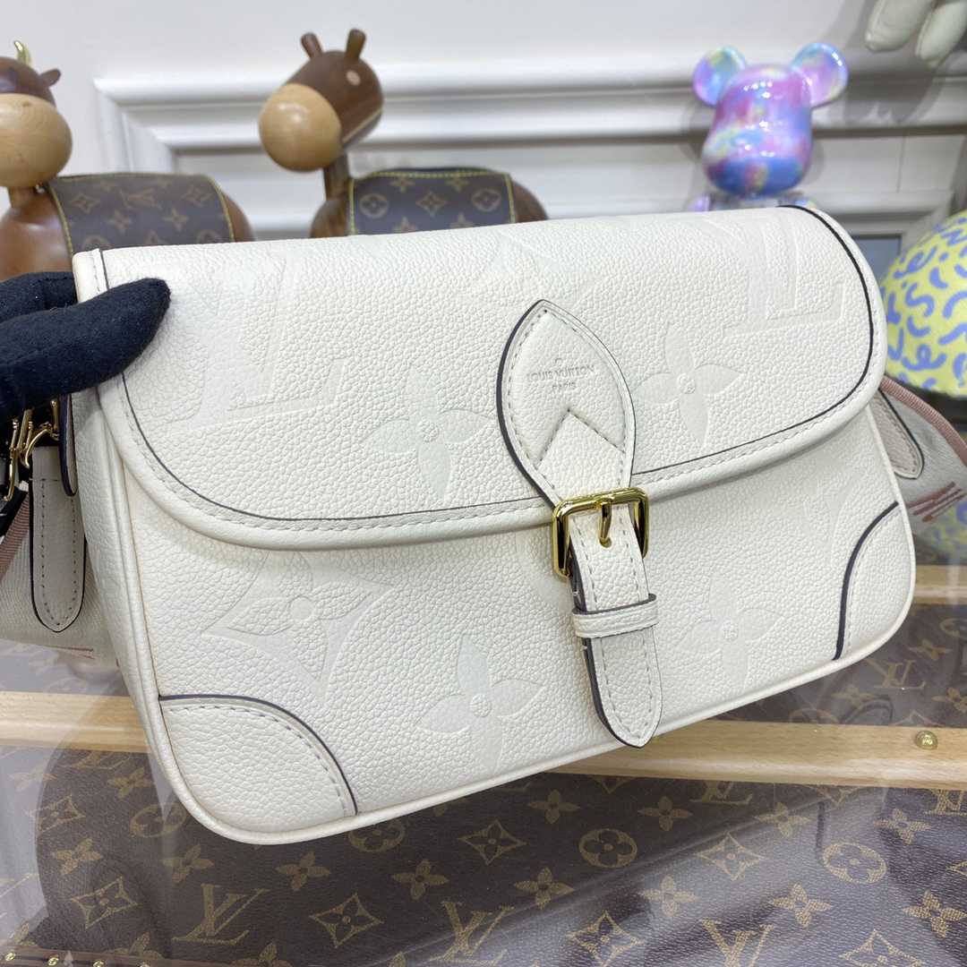 Louis Vuitton Diane (23 x 16 x 8.5cm)   M46388 - DopestKickz