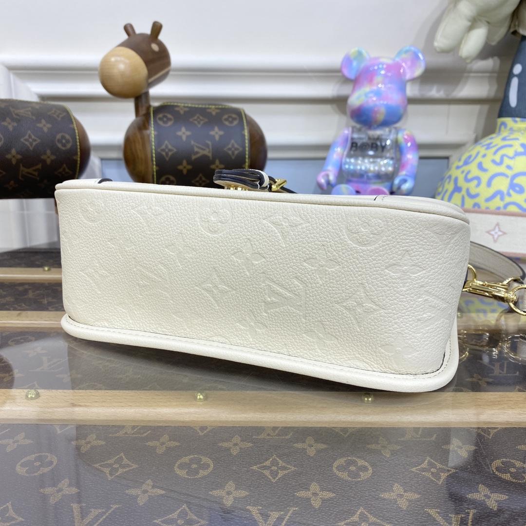 Louis Vuitton Diane (23 x 16 x 8.5cm)   M46388 - DopestKickz