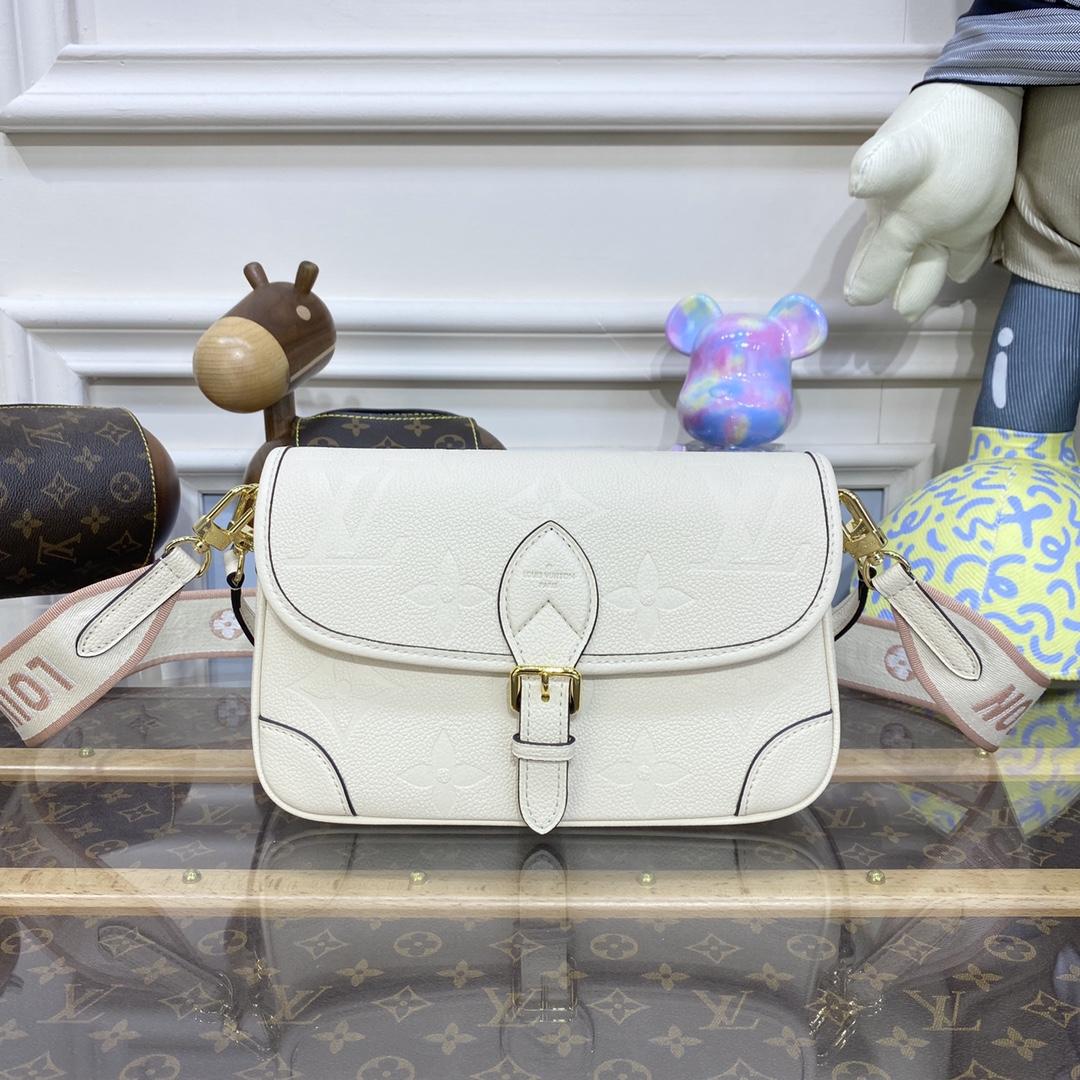 Louis Vuitton Diane (23 x 16 x 8.5cm)   M46388 - DopestKickz